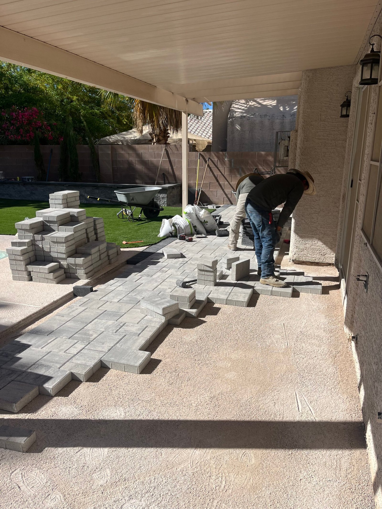 GREENHEART LANDSCAPE CONSTRUCTION logo
